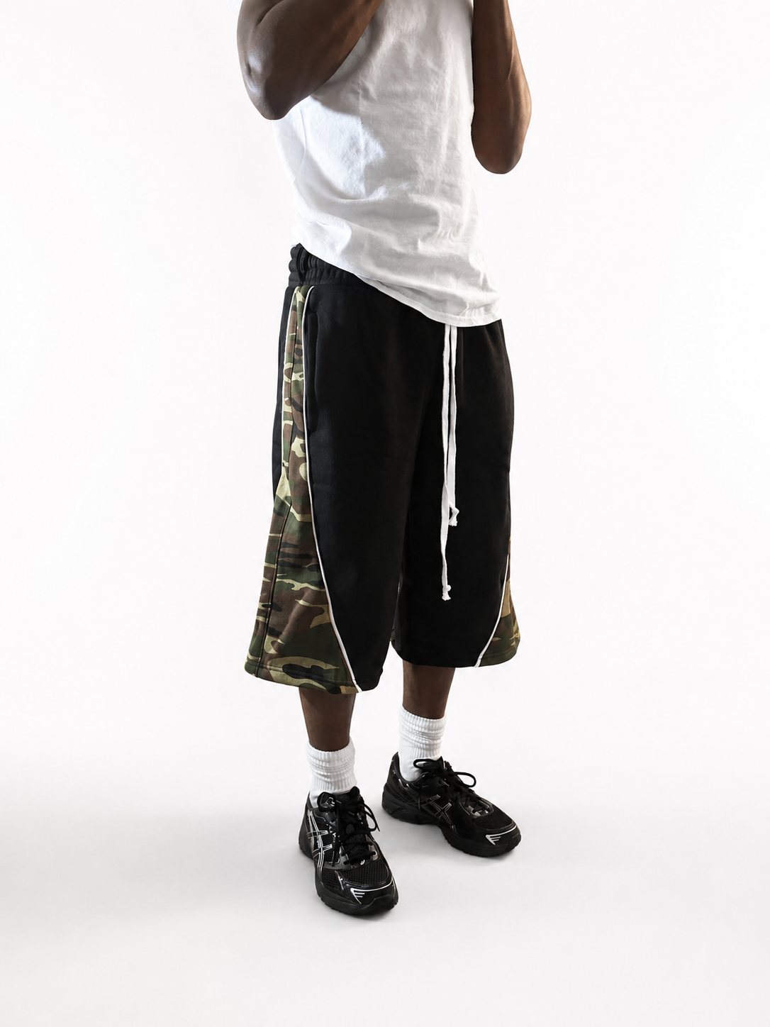 VS - BLACK CAMO SHORTS